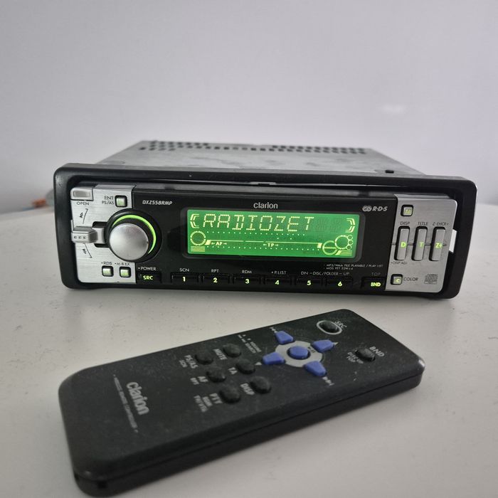 Radio Clarion dxz558rmp + pilot