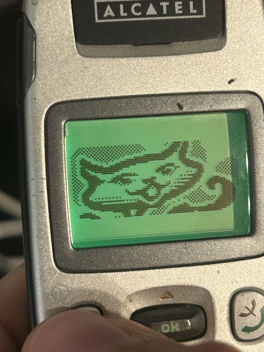 Telefon retro - Alcatel z pokrowcem i ładowarką