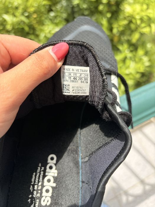 Ténis Adidas originais – pretos/brancos – nº 46