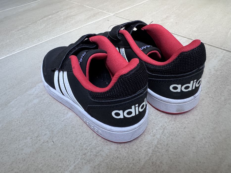 Nowe Buty Adidas dzieciece rozmiar 33 1/2 czarno czerwone