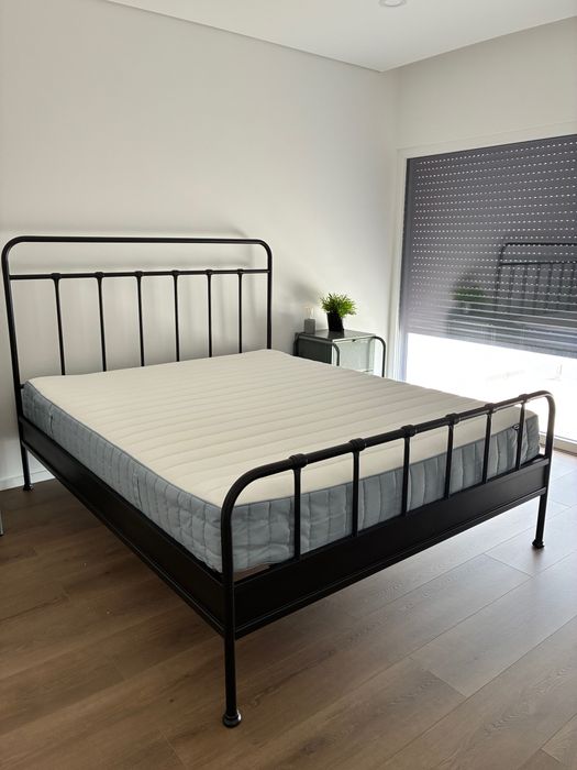 Estrutura de Cama + Colchão, Novos Ikea