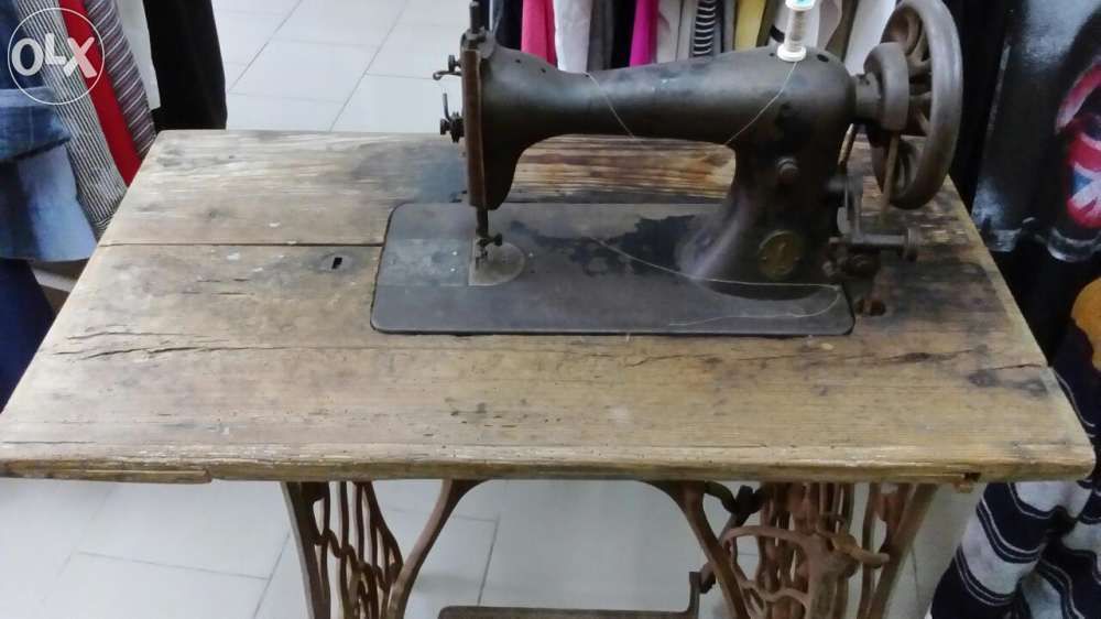 Maquina de costura antiga(singer) mesa em ferro trabalhado