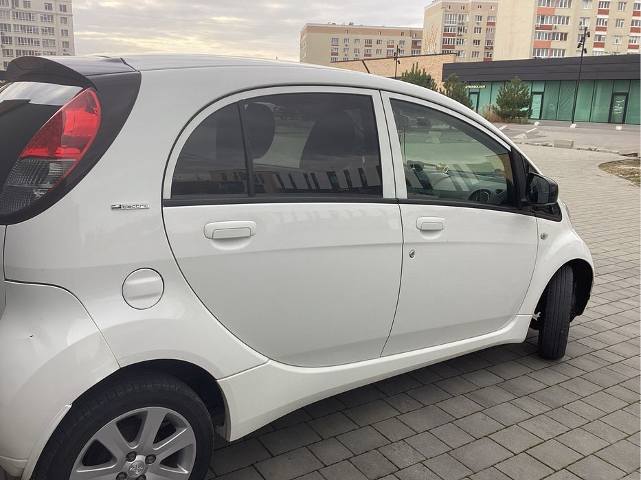 Пежо іон 2016 р.  Peugeot iOn електричка