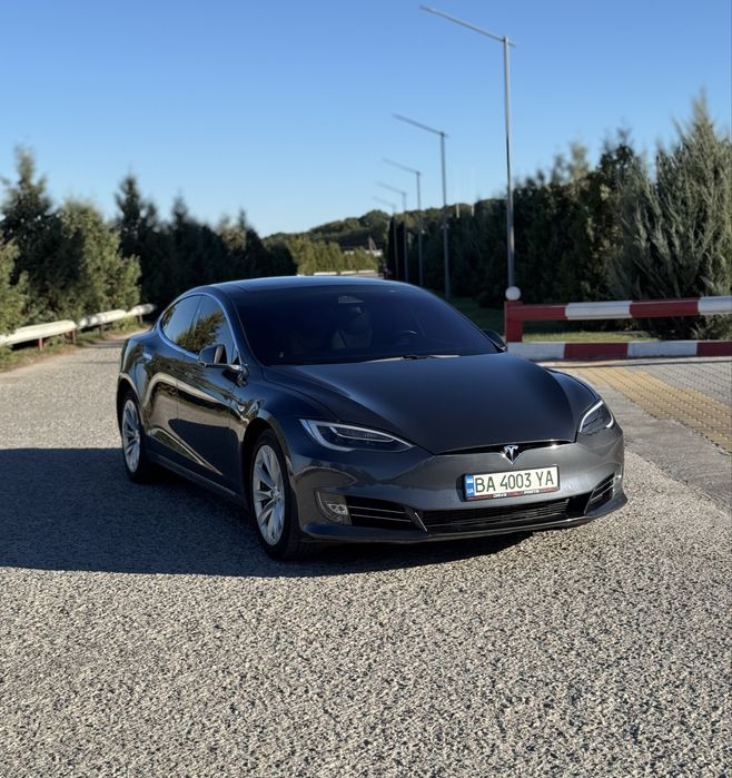 Tesla model S 90D