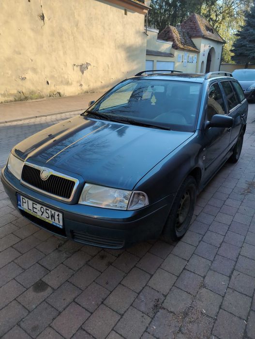 samochód osobowy skoda octavia