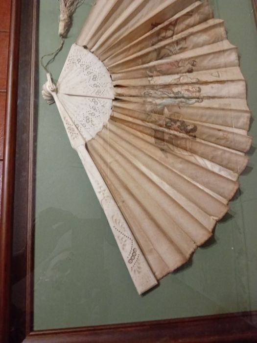 Leque Antigo Emoldurado em Quadro
