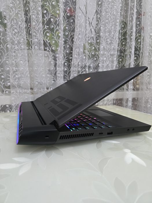 Alienware Area A51/17.3"144Hz/MXM 2080 8GB/i9-9900K/RAM:32GB/512+1TB