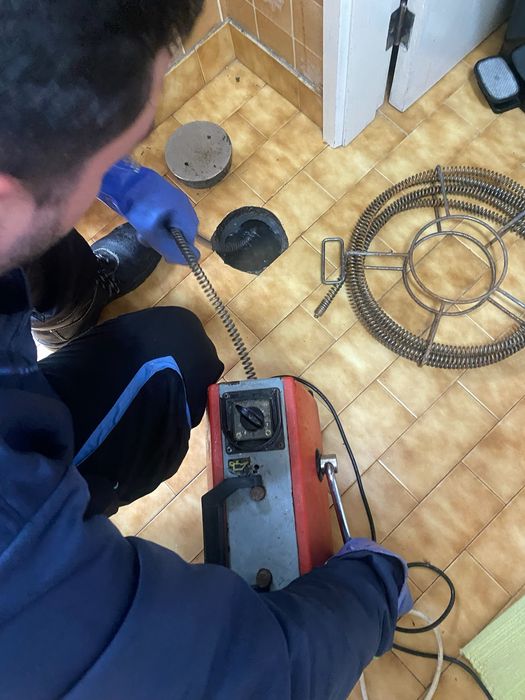 Canalizador e Desentupimentos 24h – Serviço Rápido e Garantido