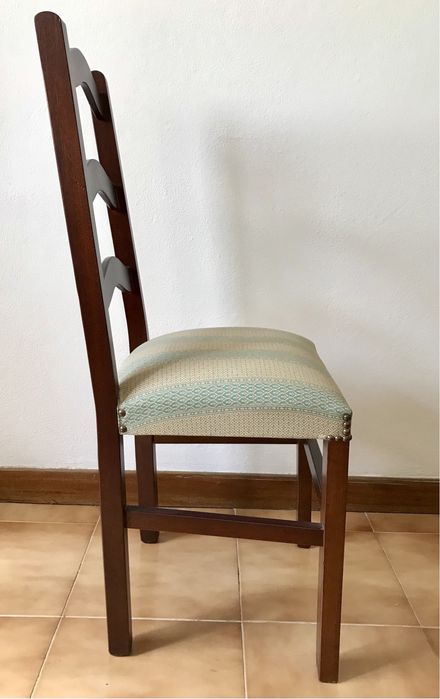 Cadeira de quarto antiga com tecido