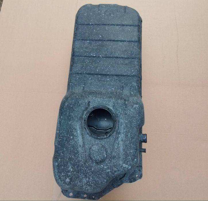 Новий та  б.у Паливний бак Kia Sorento 31110ЗЕ700 Соренто 31110-ЗЕ700