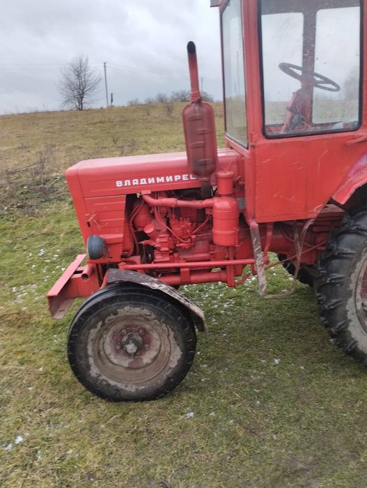 Трактор в хорошому стані всі деталі по телефону