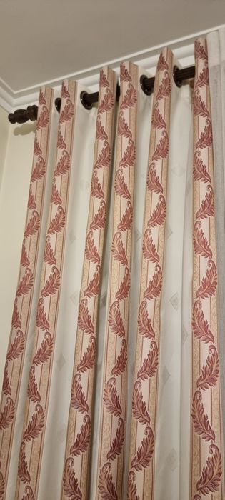 Conjunto de cortinas e almofadas