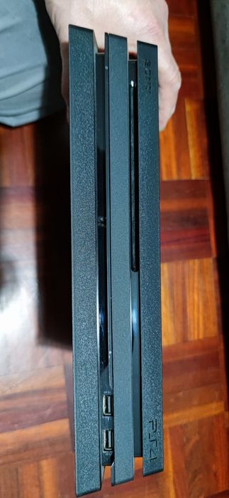 PS4 4K 1TB 3 comandos originais