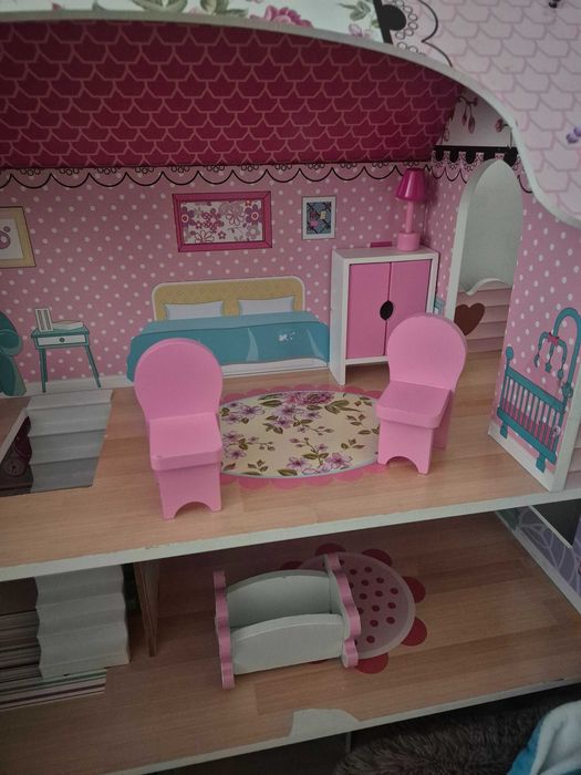 Piekny domek dla lalek