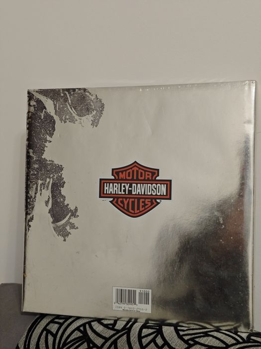 Продам Книгу Harley-Davidson: Rolling Sculpture (1903-1998)