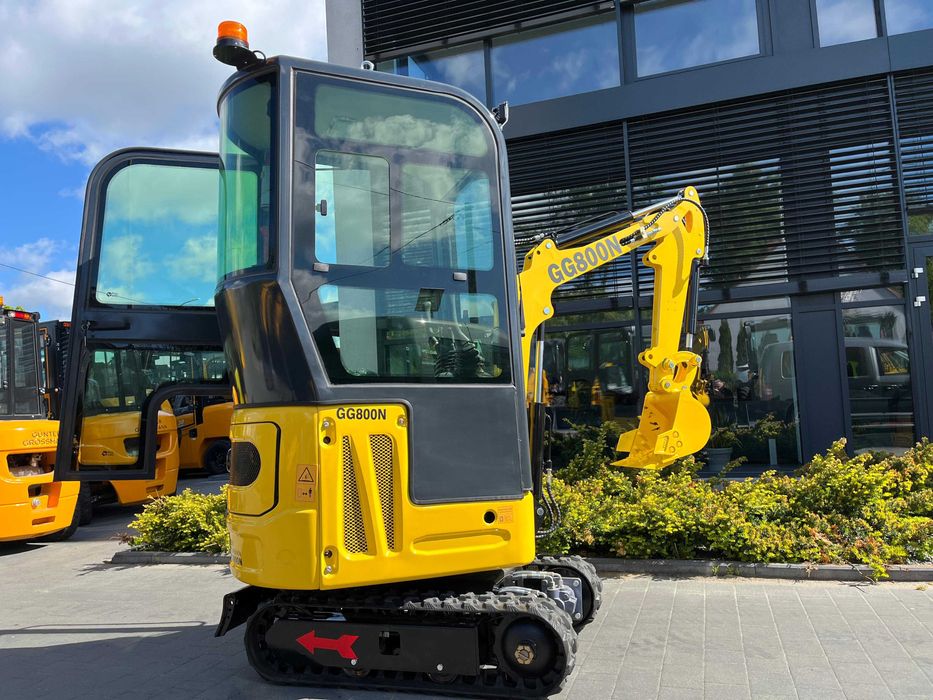 Nowa minikoparka Gunter Grossmann GG800N z kabiną