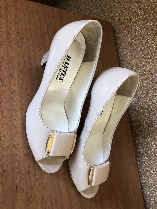 Жіночі туфлі з відкритим носком