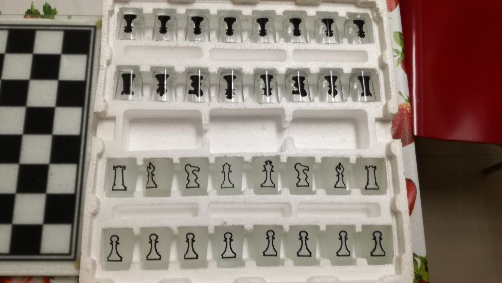 Jogo de Xadrez 35cm x 35cm Copos