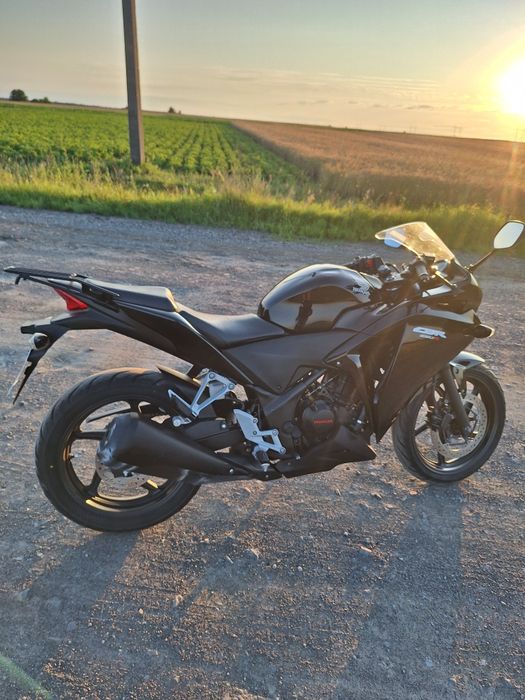 Продам мотоцикл Хонда сбр250р