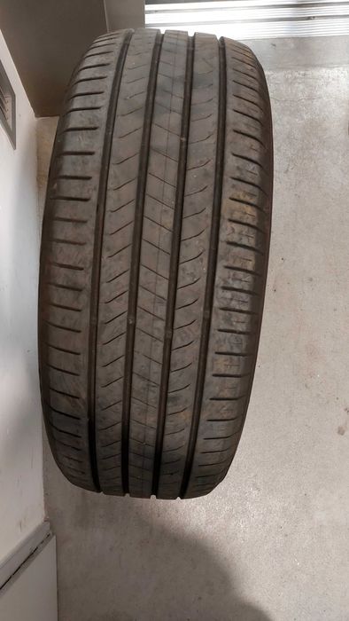 Pneu com 17000 km da marca Nexen