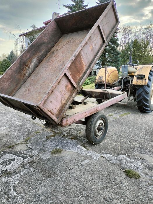 Przyczepa gospodarcza jednoosiowa wywrotka.