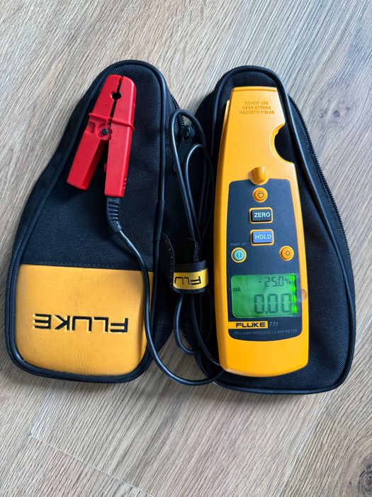 Fluke 771 Калибратор-мультиметр с клещами для малых токов