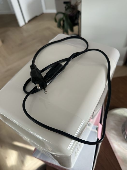 Lodówka na kosmetyki z lusterkiem