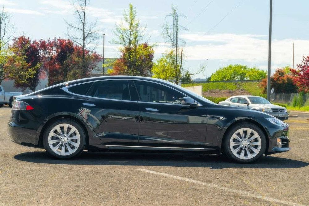 Tesla Model S      2018