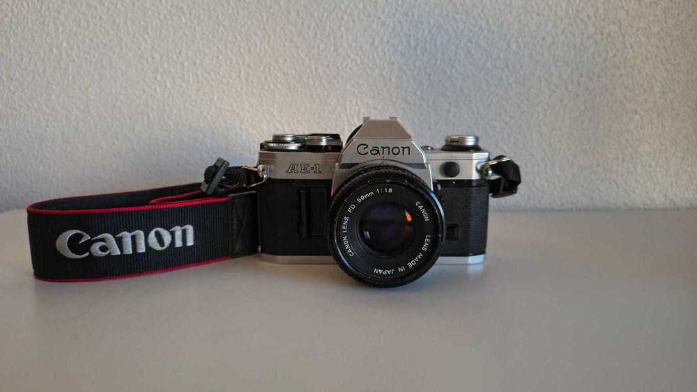Câmara Analógica Canon AE-1 (35mm) + Lente 50mm f/1.8