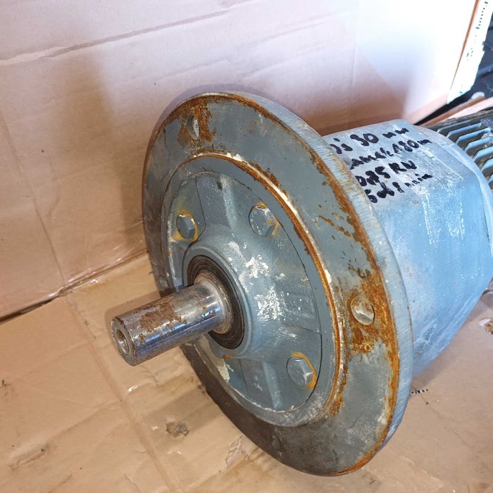 Motoreduktor Sew 0,75kw 25 obr/min oś 30mm