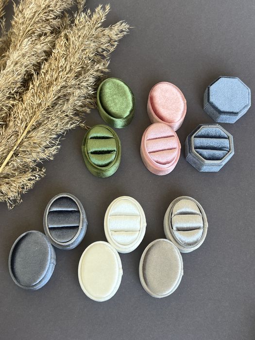 Оксамитова коробочка для весільних обручок, каблучки, сережок