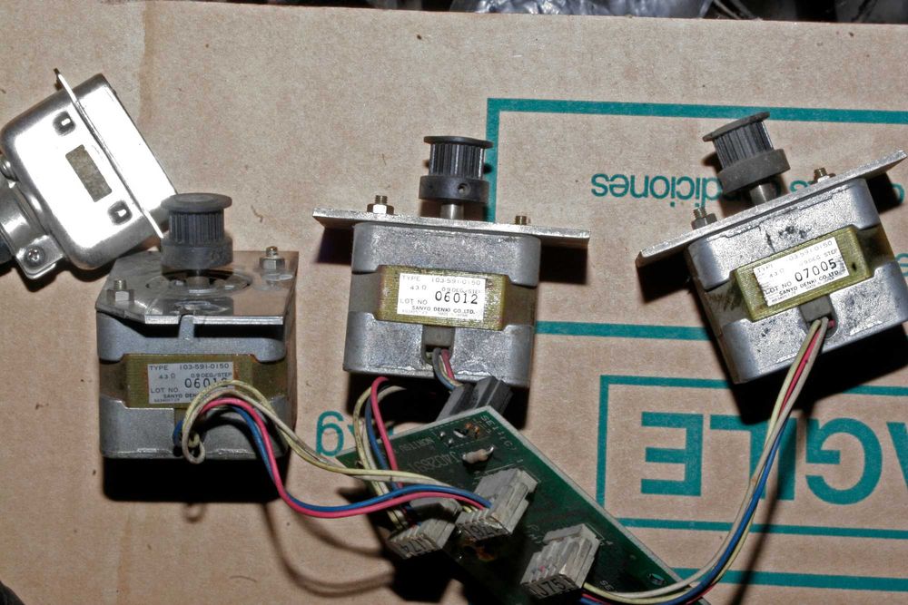 Trzy silniczki krokowe