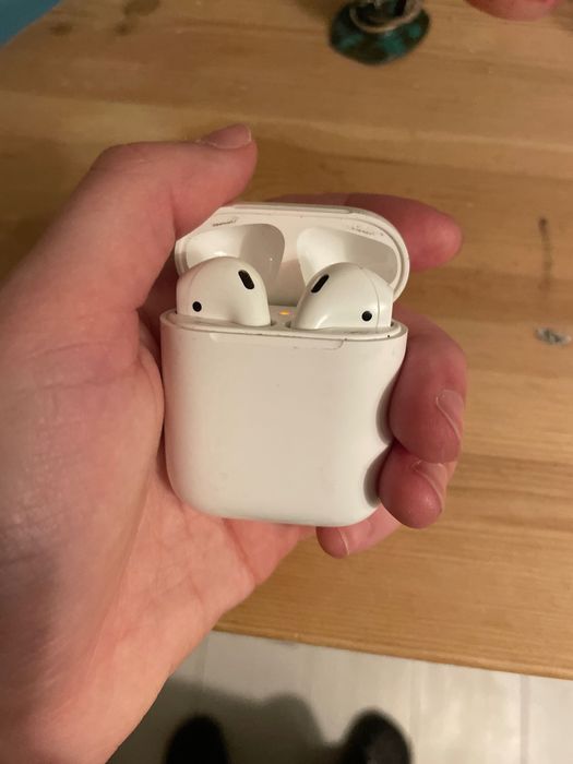 Vendo airpods 2° geração, já usados, mas estão como novos