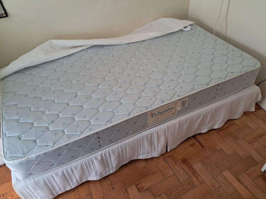 Cama e colchão  de solteiro (individual)