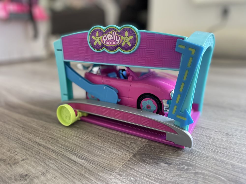 Garagem Polly Pocket com carro Caparica E Trafaria • OLX Portugal