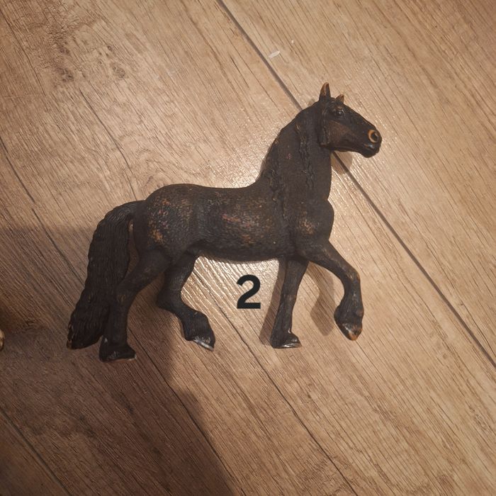 Kolekcjonerskie figurki koników schleich