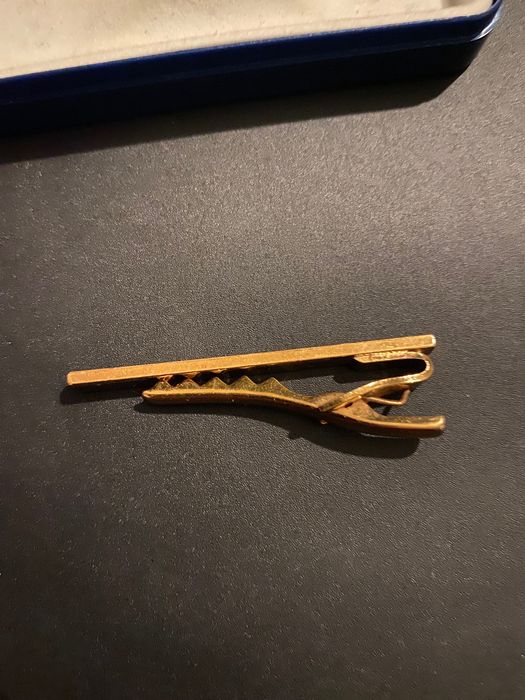 Alfinete para gravata dourado