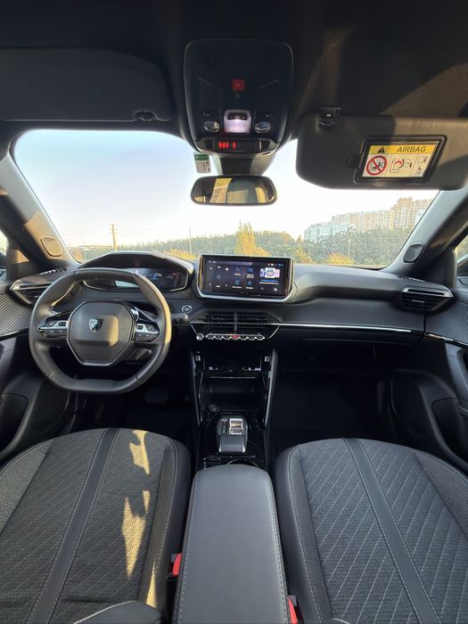 PEUGEOT E-2008 ALLURE 54KWH  2025/01