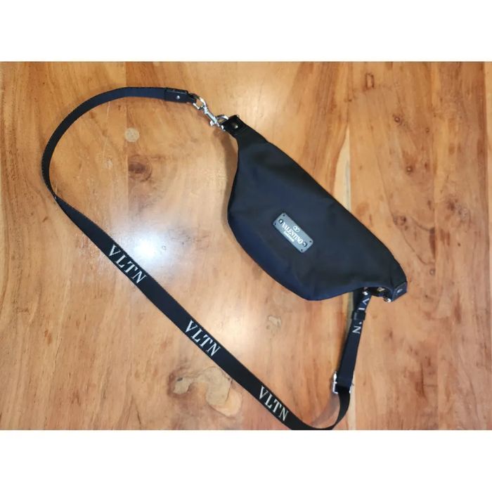 Valentino Garavani - Bolsa pequena - Fanny Pack (como nova)