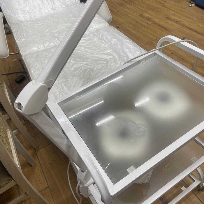 кушетка,  для косметологічних процедур або масажу.