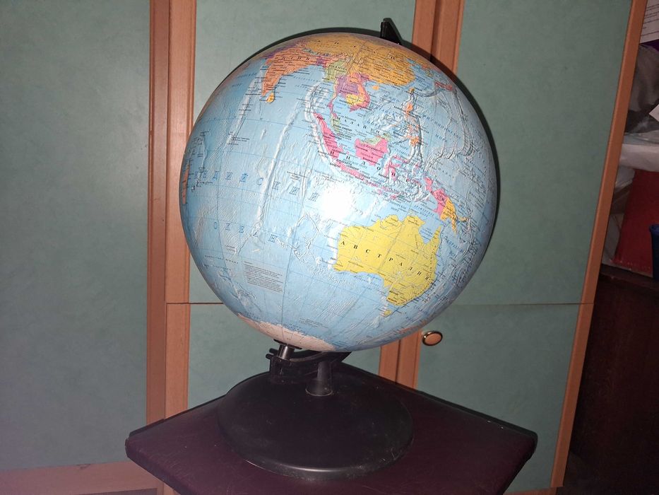 Глобус мира ученический диаметром 32 см.