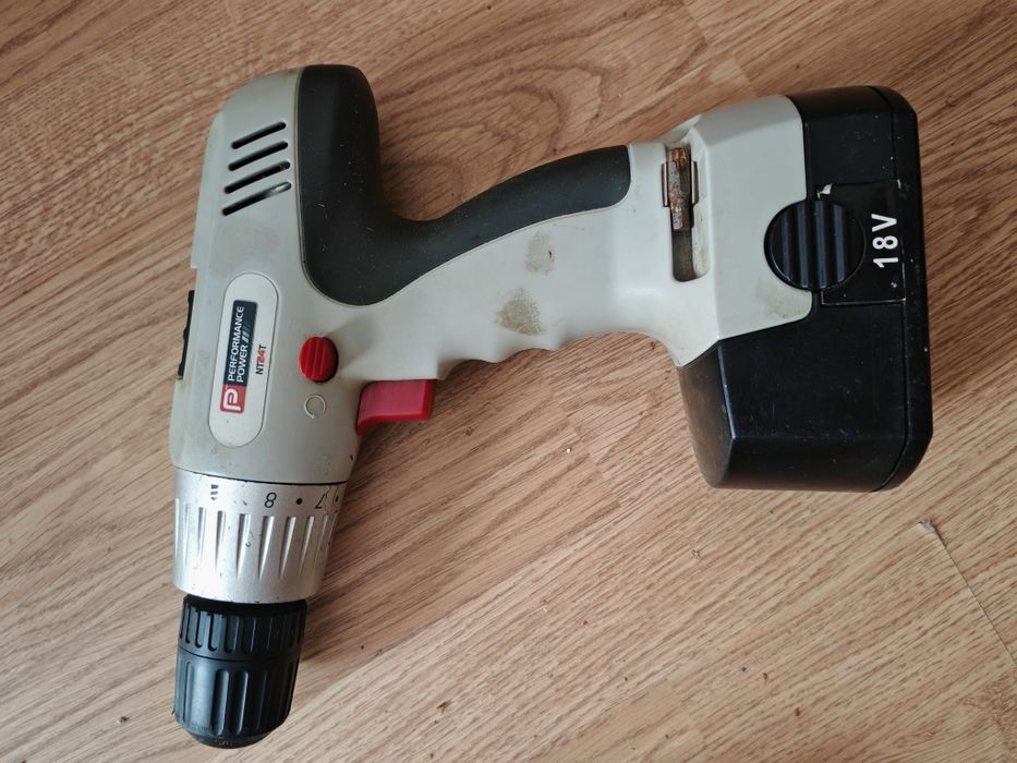 Zestaw wkrętarka +latarka