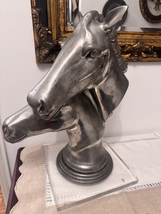 Peça decorativa em estanho