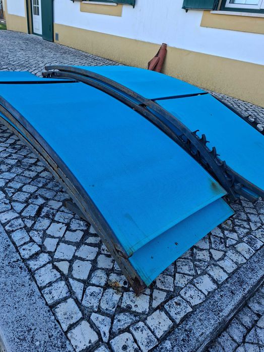 espreguiçadeiras em ferro de rede para restauro