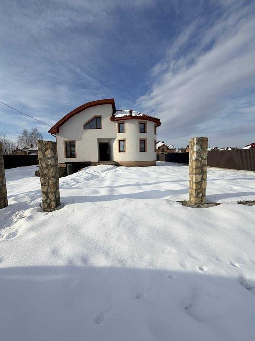 Будинок в передмісті Івано-Франківська