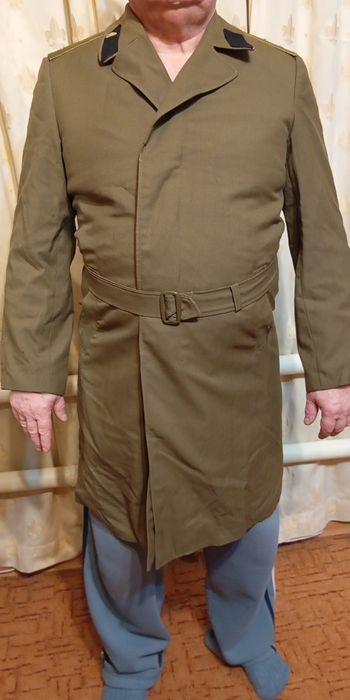 Плащ цвета хакки
