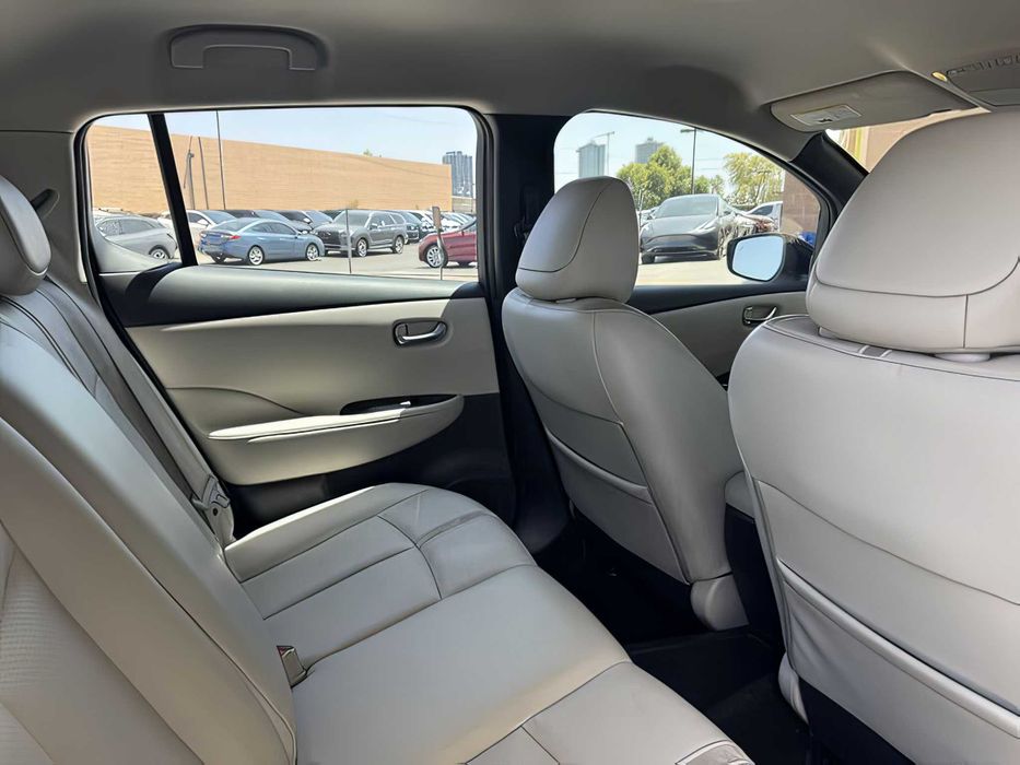 Nissan LEAF      2019