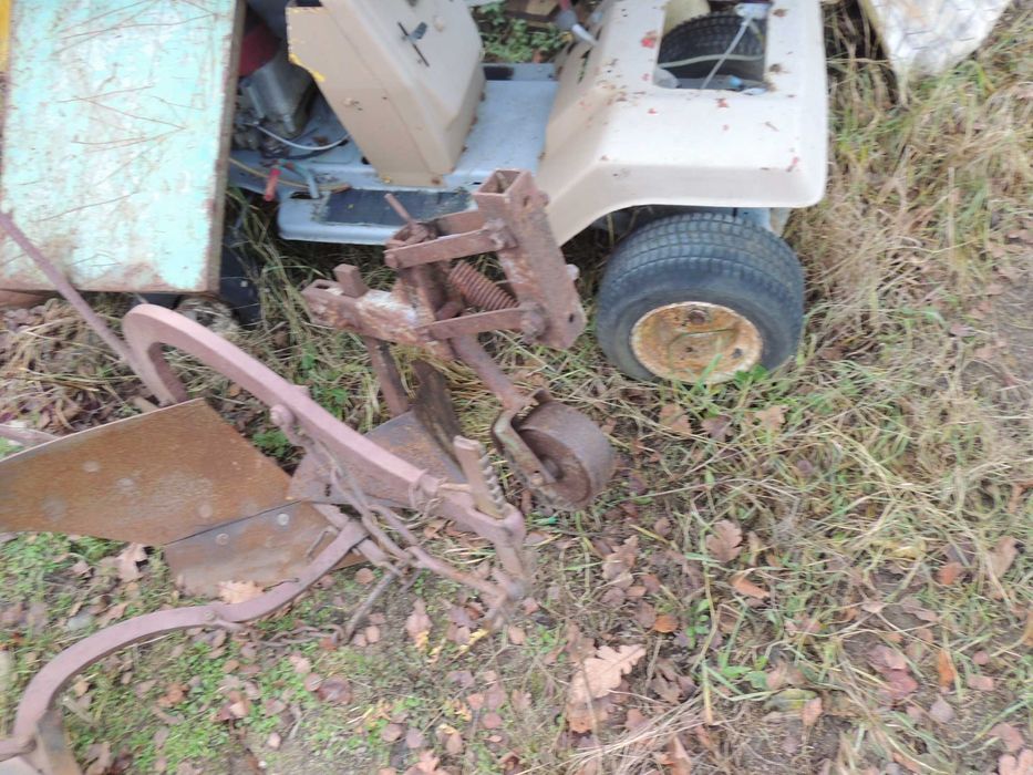 Pług konny jednoskibowy. Ozdoba do ogrodu