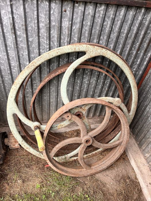 Żeliwne koła koło od sieczkarni duze stare 93 96 70 obręcz koła z wozu