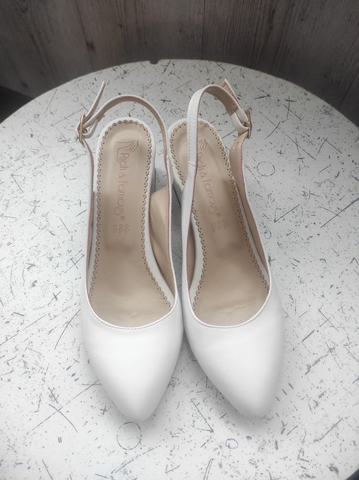 Женские туфли на каблуке